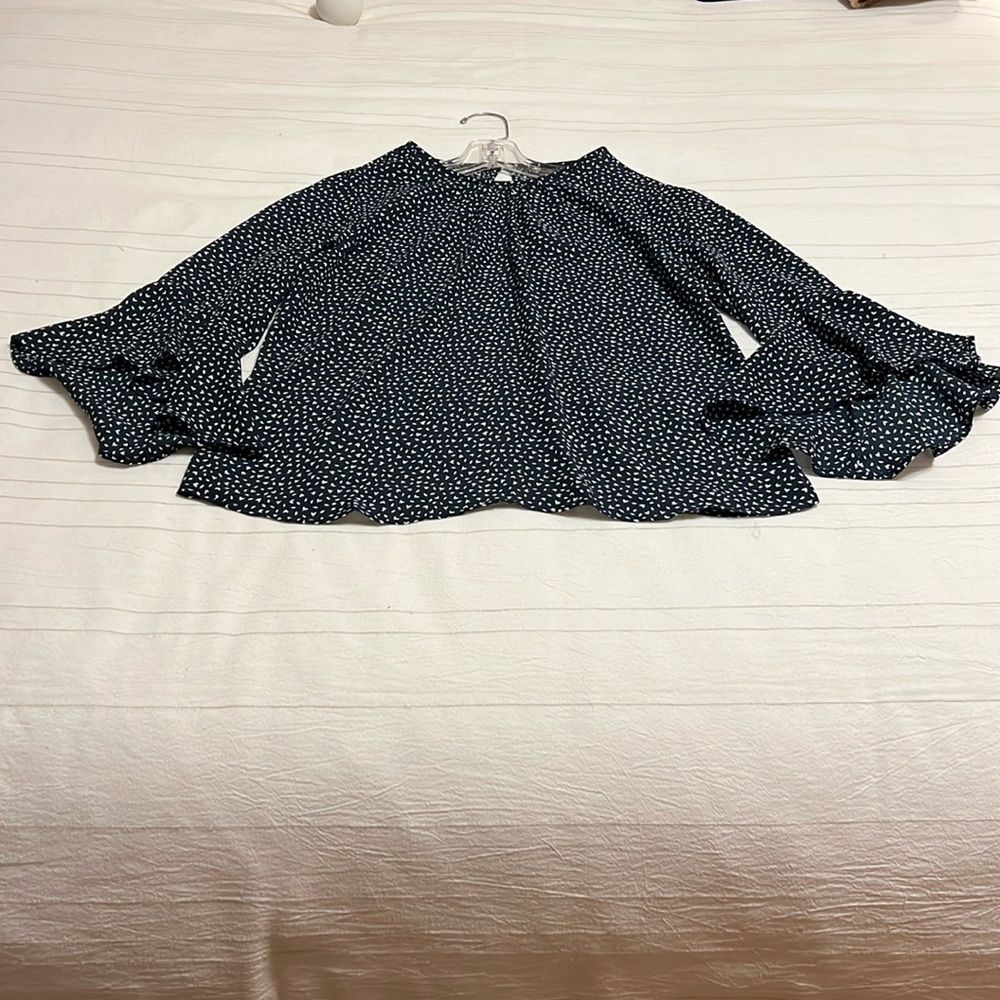 Beautiful flowing Bannana Republic Blouse - Picture 2 of 9